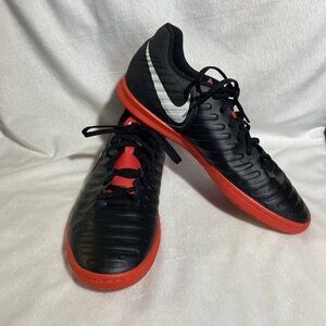 Nike Youth Uptempo Indoor Soccer Shoes Sz 6Youth